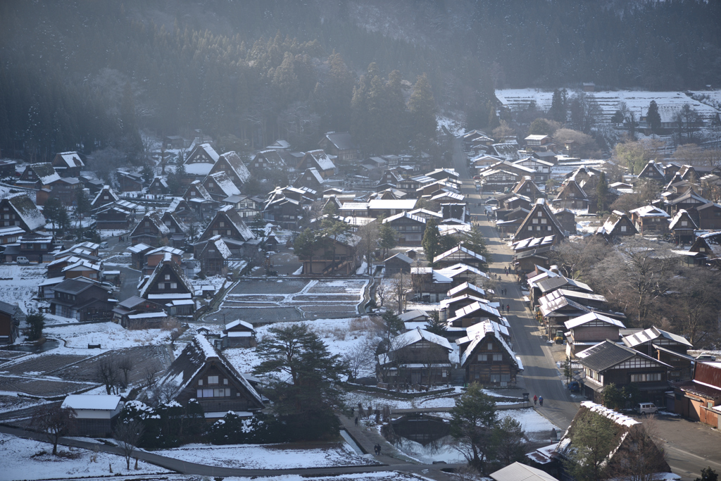 白川郷、雪少々。