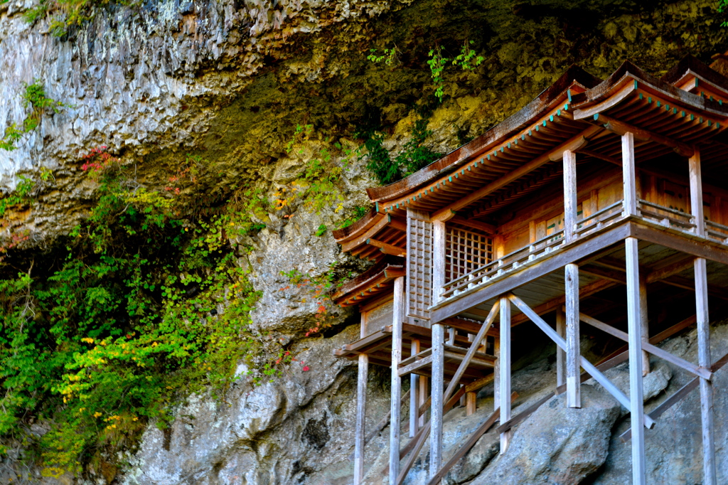 断崖絶壁の建造物