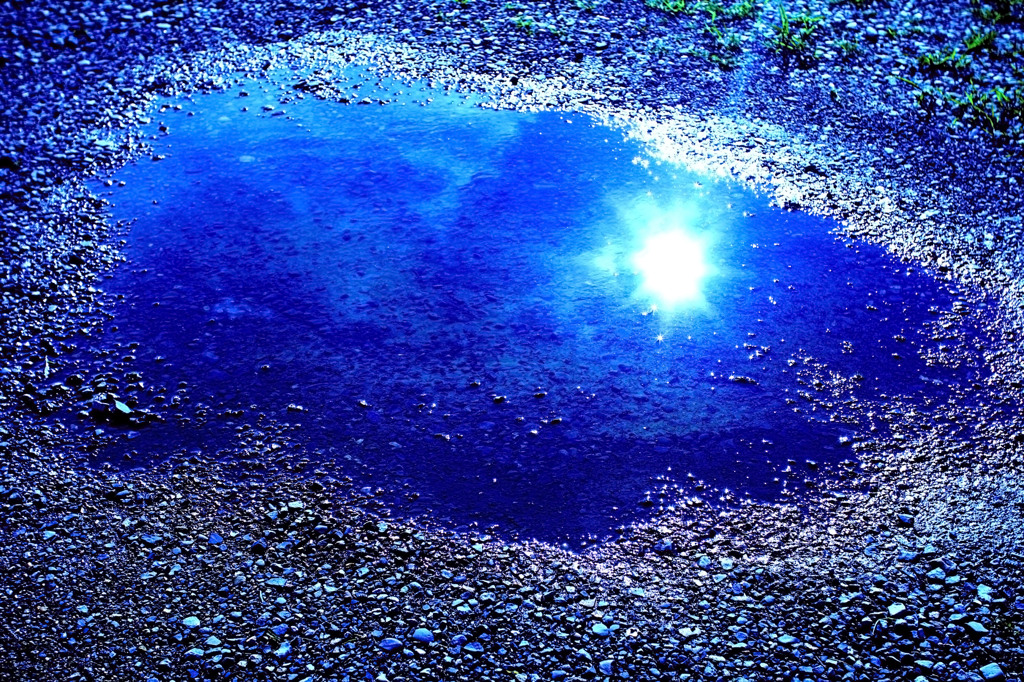 水たまりに浮かぶ宇宙