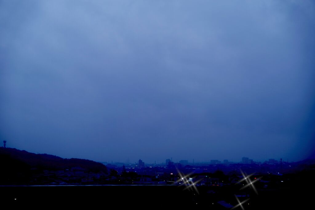 春雨に煙る逢魔が時