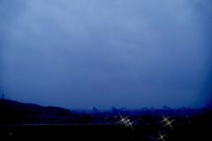 春雨に煙る逢魔が時