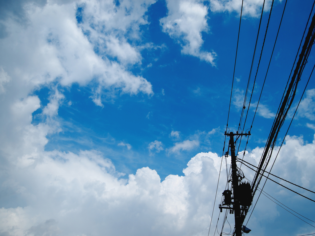 電柱が無くなるというのも何か寂しい。