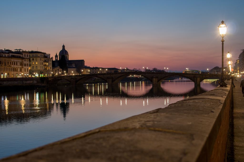 フィレンツェ　アルノ川の夜景