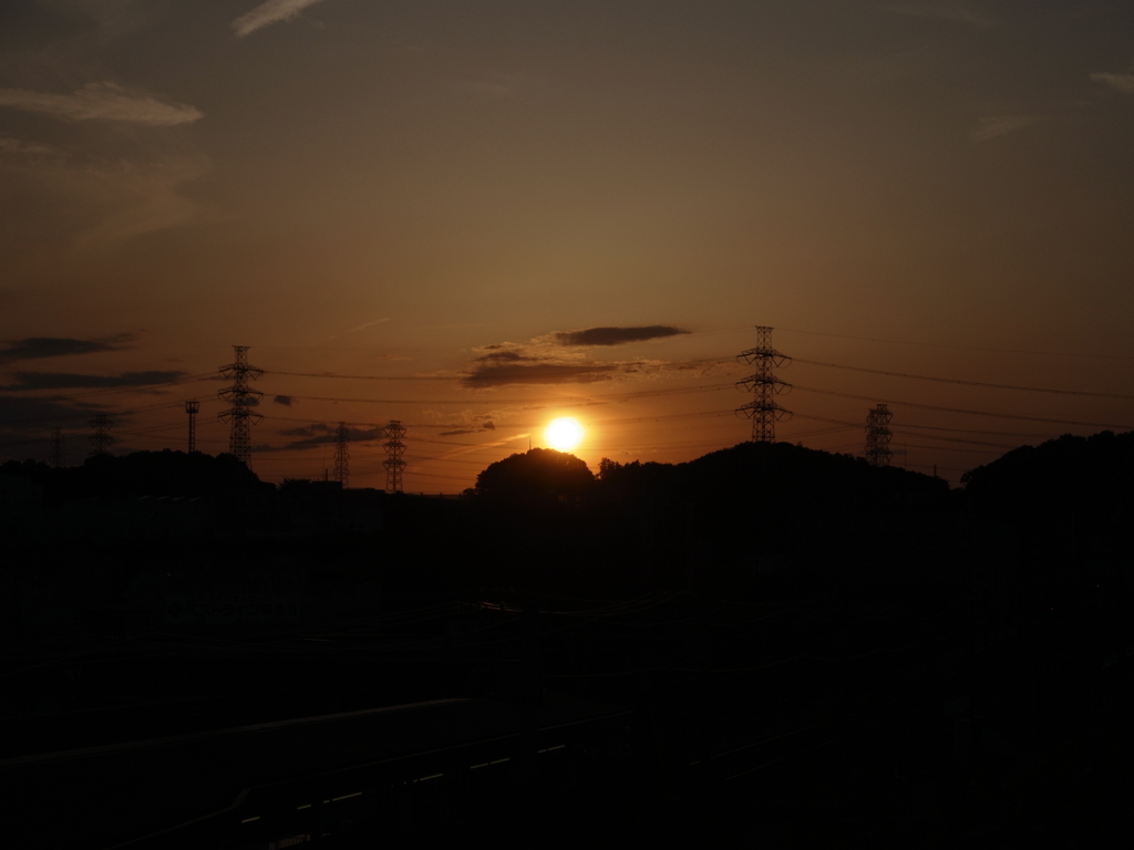 R0015720高架線の向こうの夕日