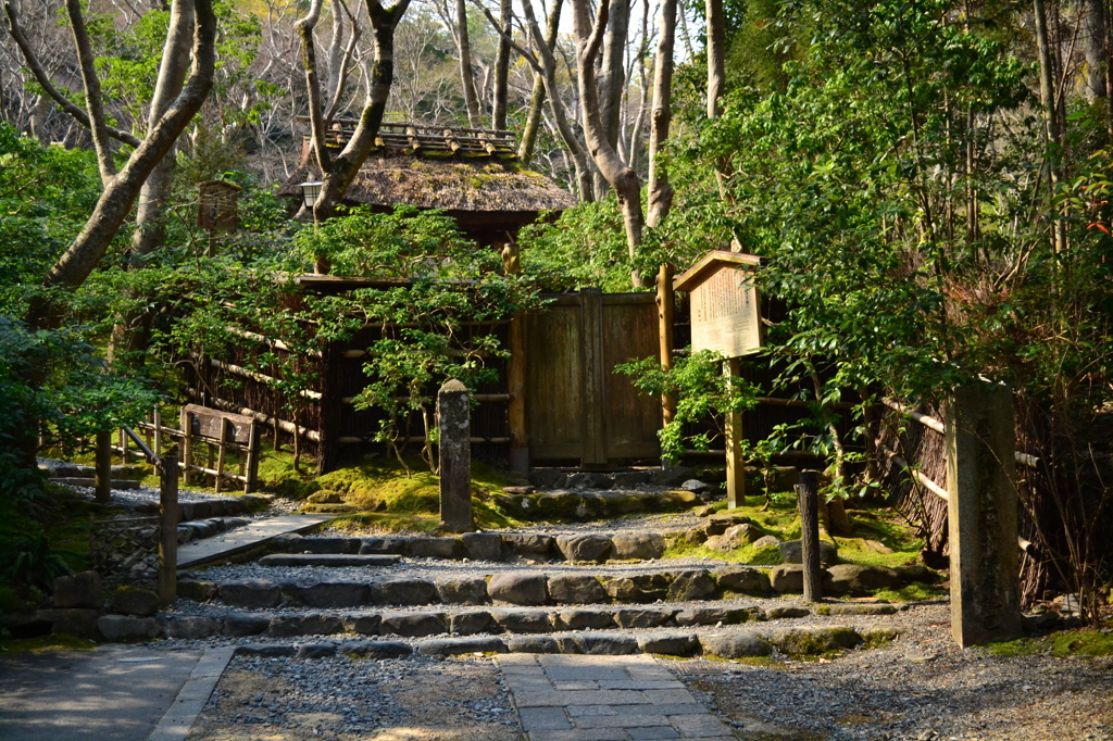 山門　（祇王寺）