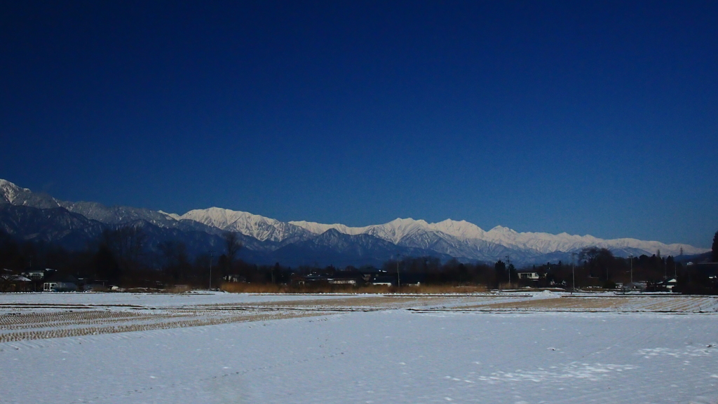 白馬連峰を望む　安曇野百景