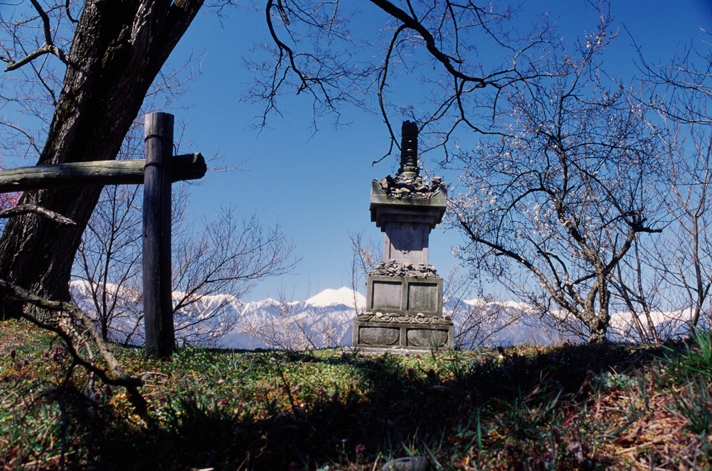 フィルムの残像　石塔