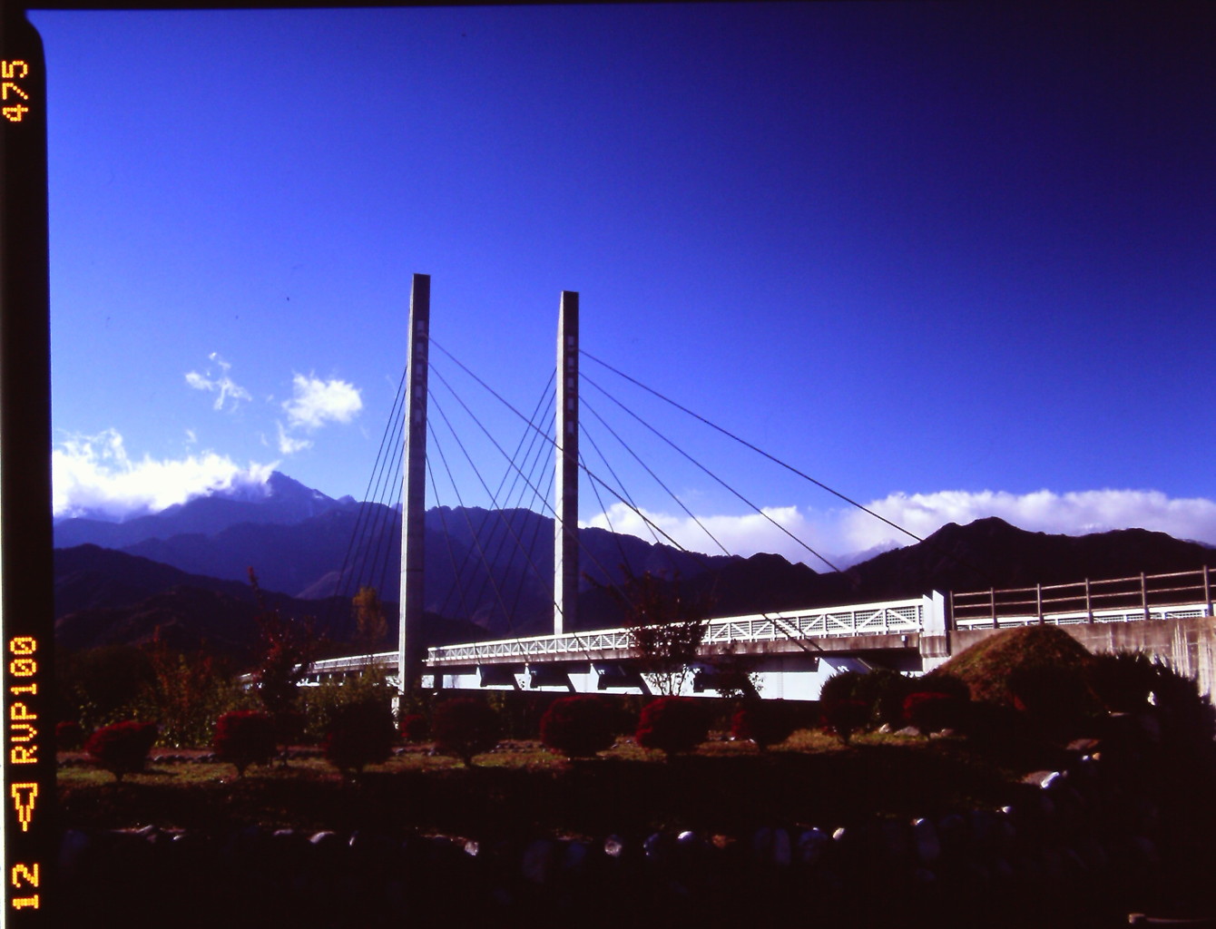 橋　（フィルムの残像）
