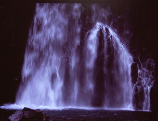 滝の印象　（フィルムの残像）