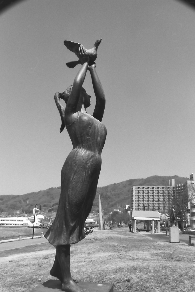 平和の鳩　（フィルムの残像　４）