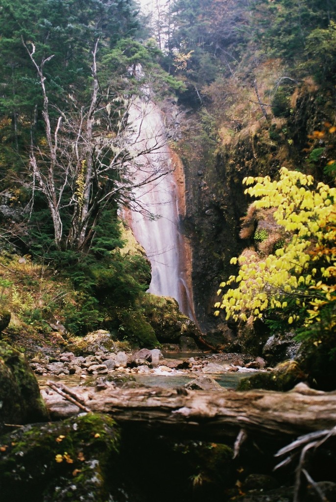 晩秋の滝　（フィルムスナップ）