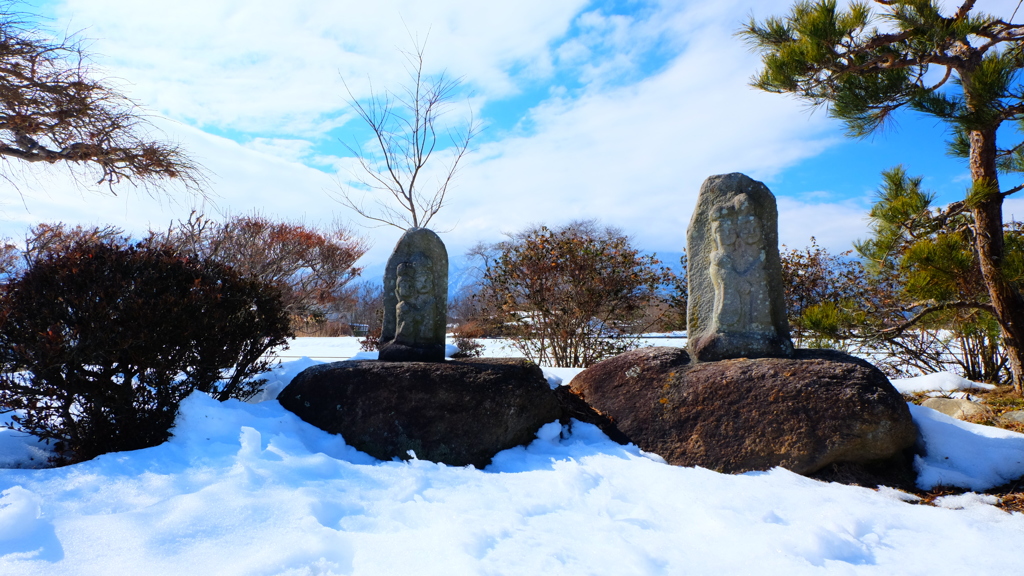 雪中の道祖神　安曇野百景