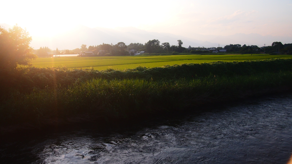 田園の夕暮れ
