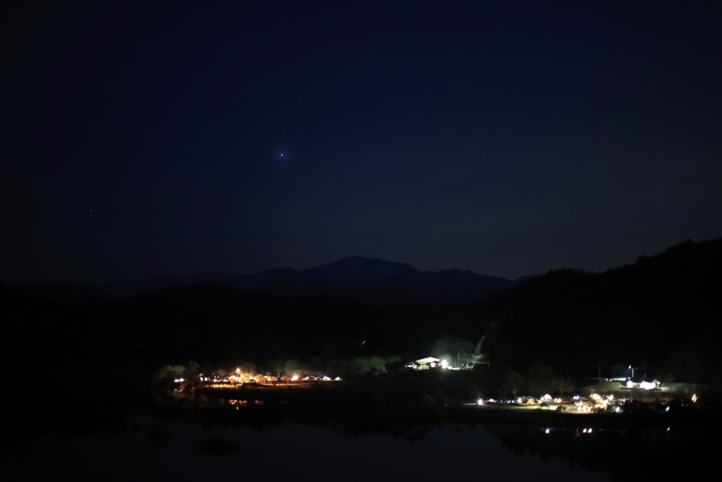 キャンプ場の夜