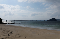 薄曇りの角島大橋．．．横顔