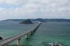 薄曇りの角島大橋