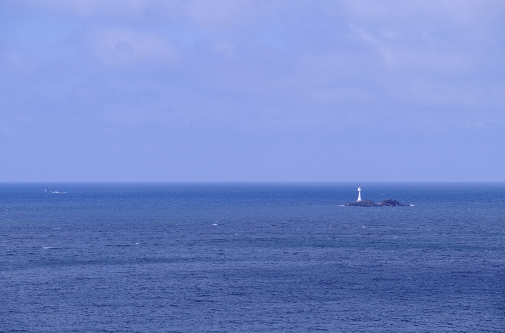 角島の海．．．灯台