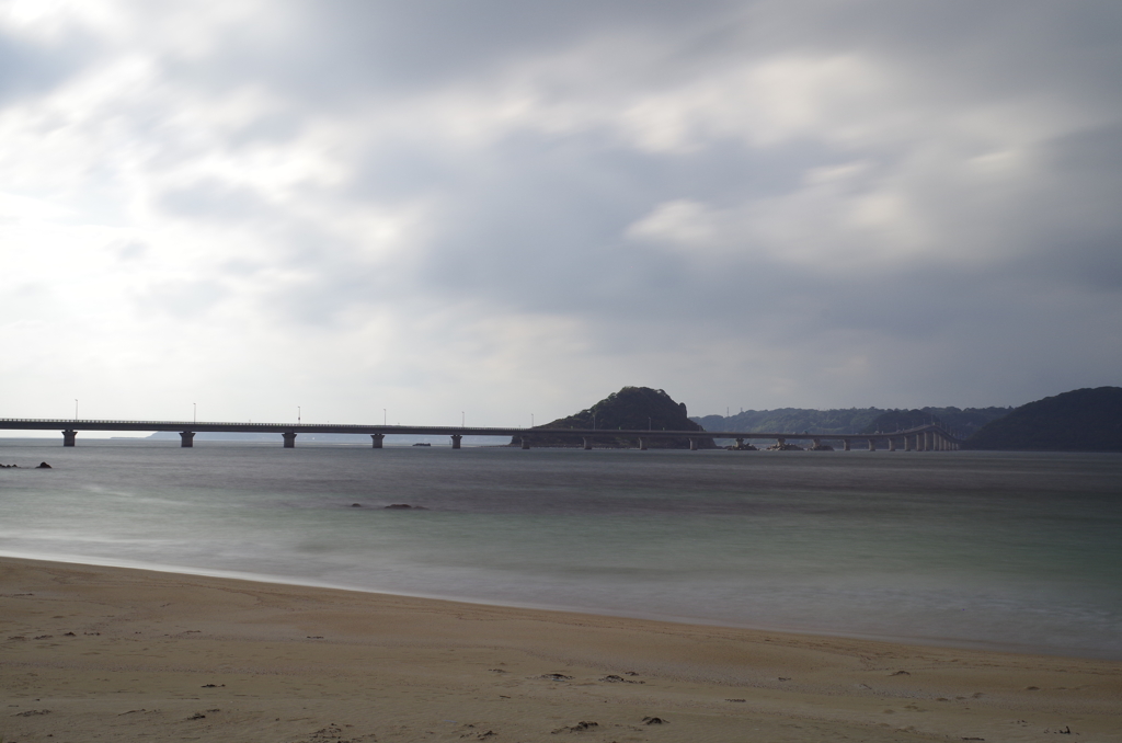 薄曇りの角島大橋．．．横顔Ⅵ