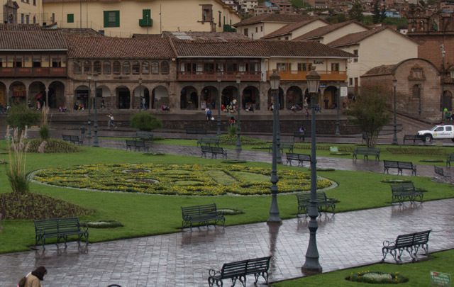 雨の日のベンチ
