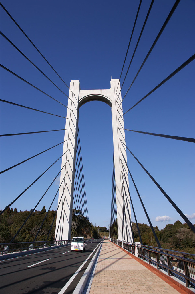 主塔を見上げて