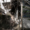 廃屋の軒先