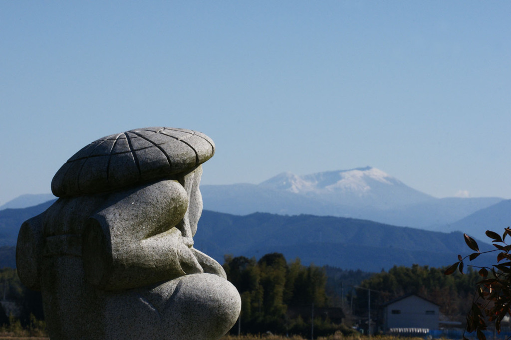 田の神と霧島連山