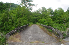 朽ちていく橋