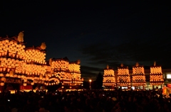 夜の犬山祭(城前広場)