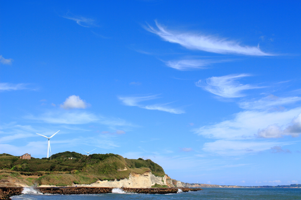 風車と海と空と