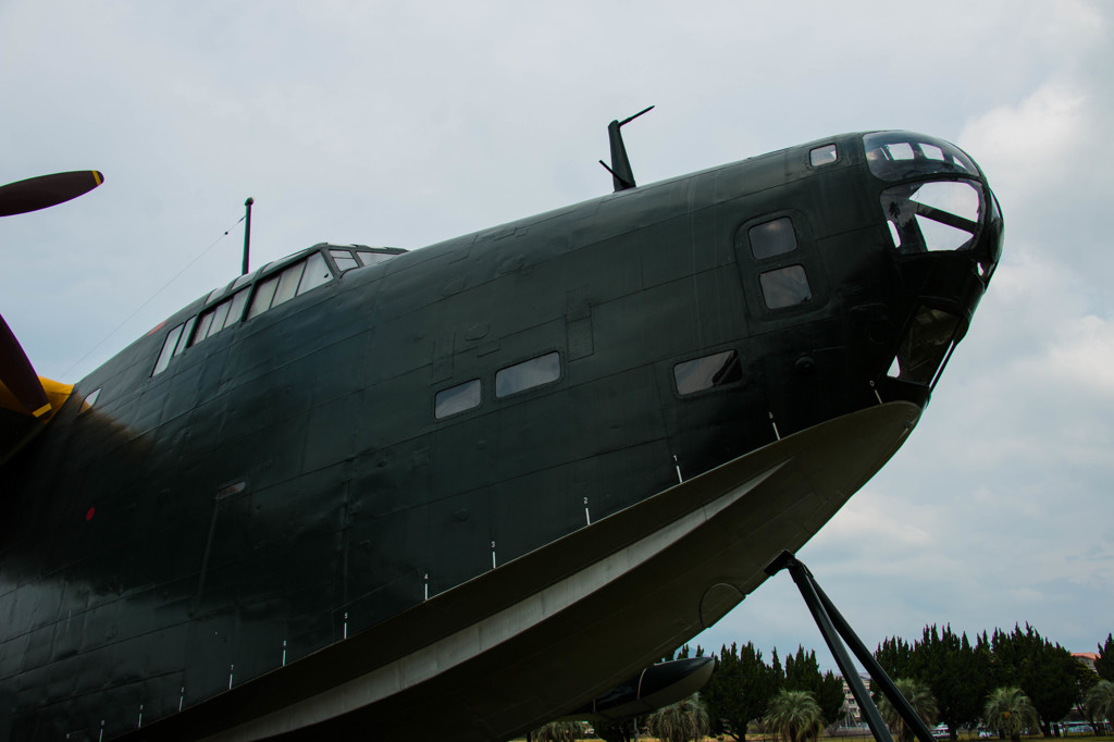 2式大艇機首横から