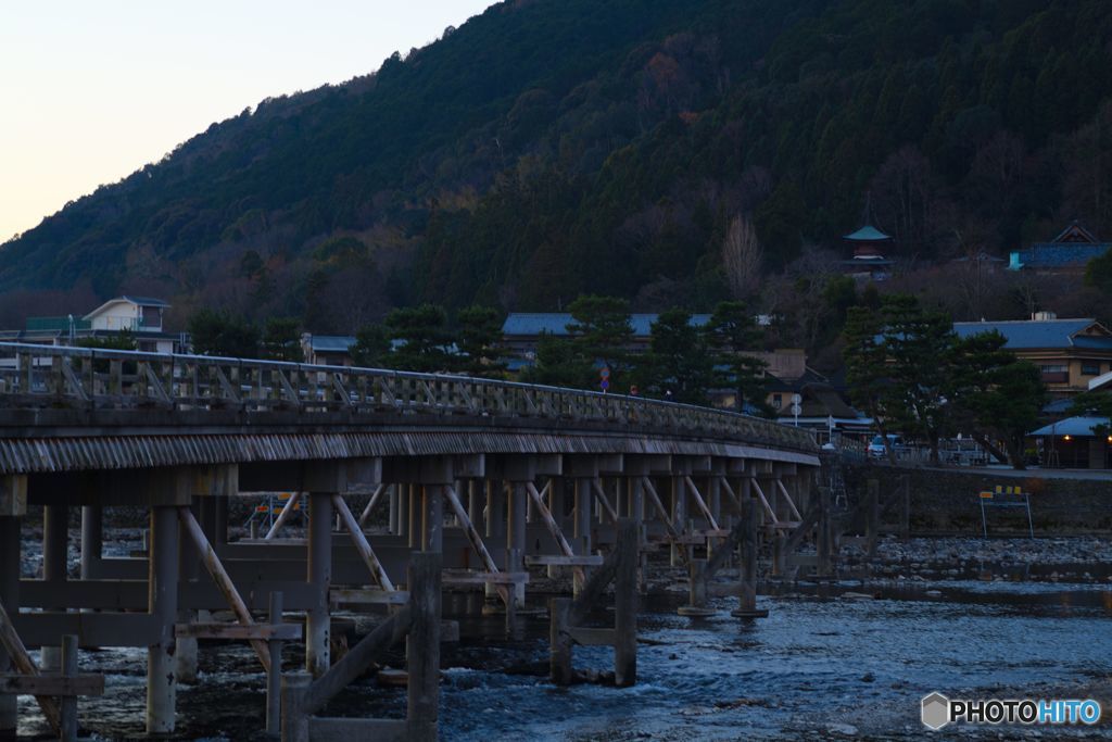 嵐山 渡月橋の夜明け