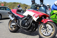 YAMAHA　FZ750　
