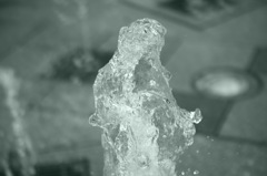 水