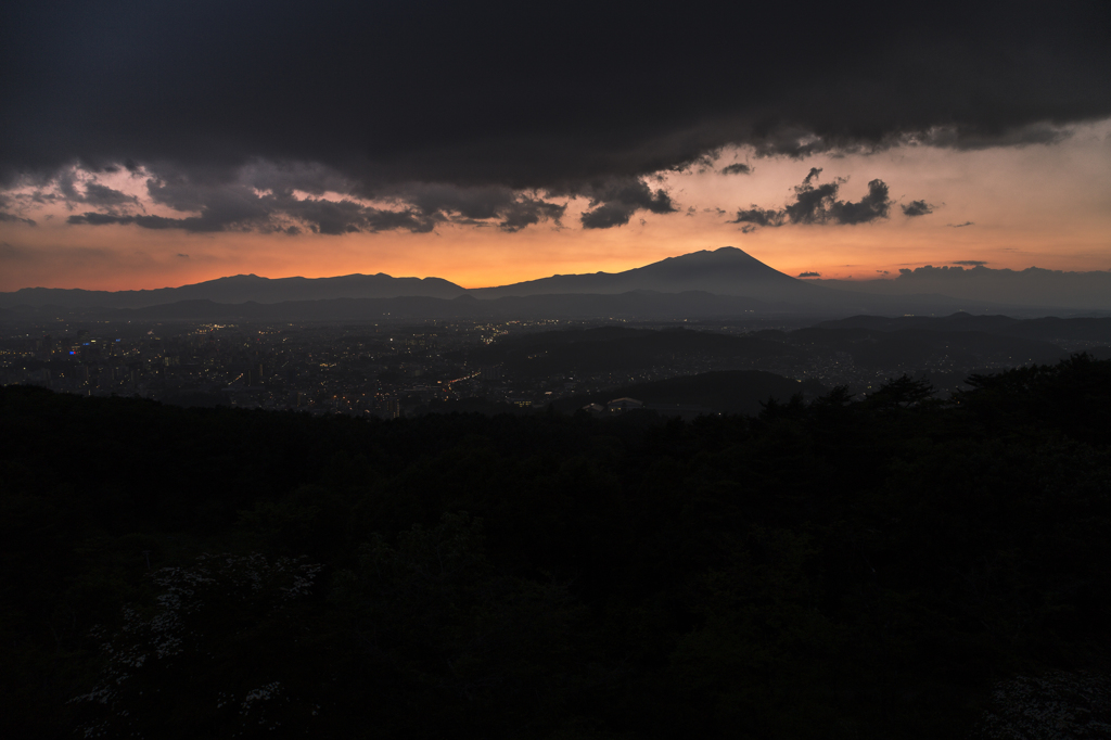 岩山展望台にて岩手山を望む