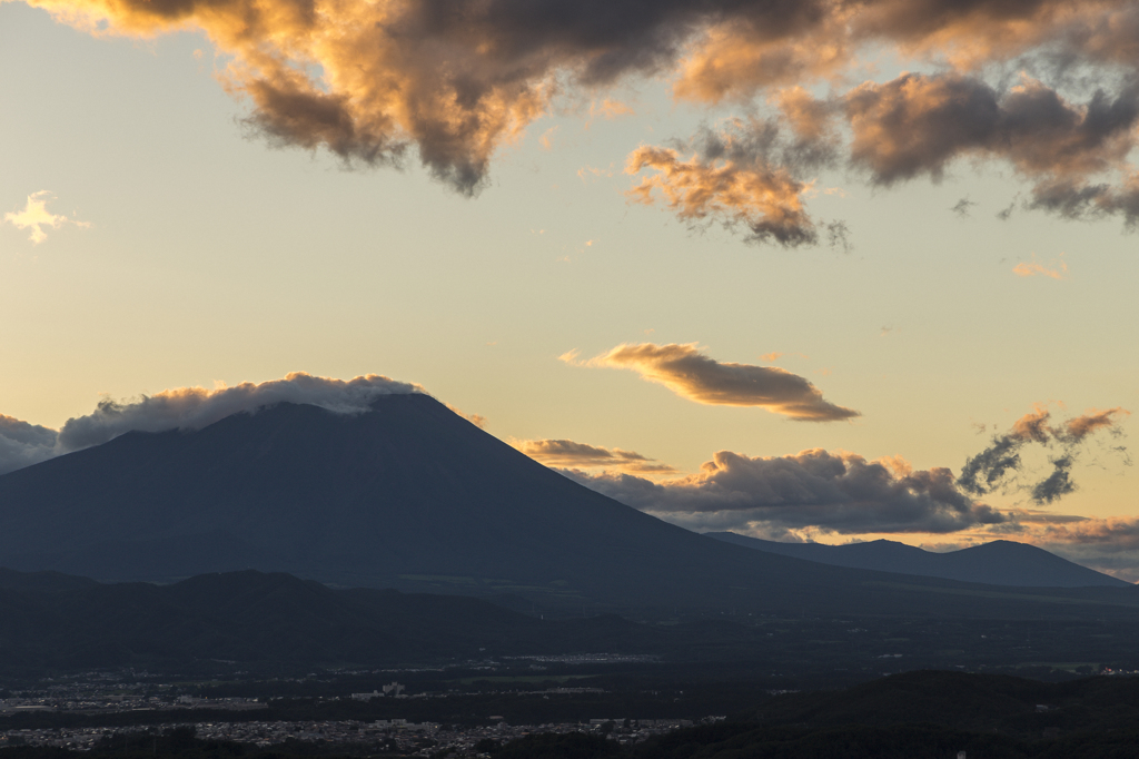 岩山展望台にて岩手山を望む