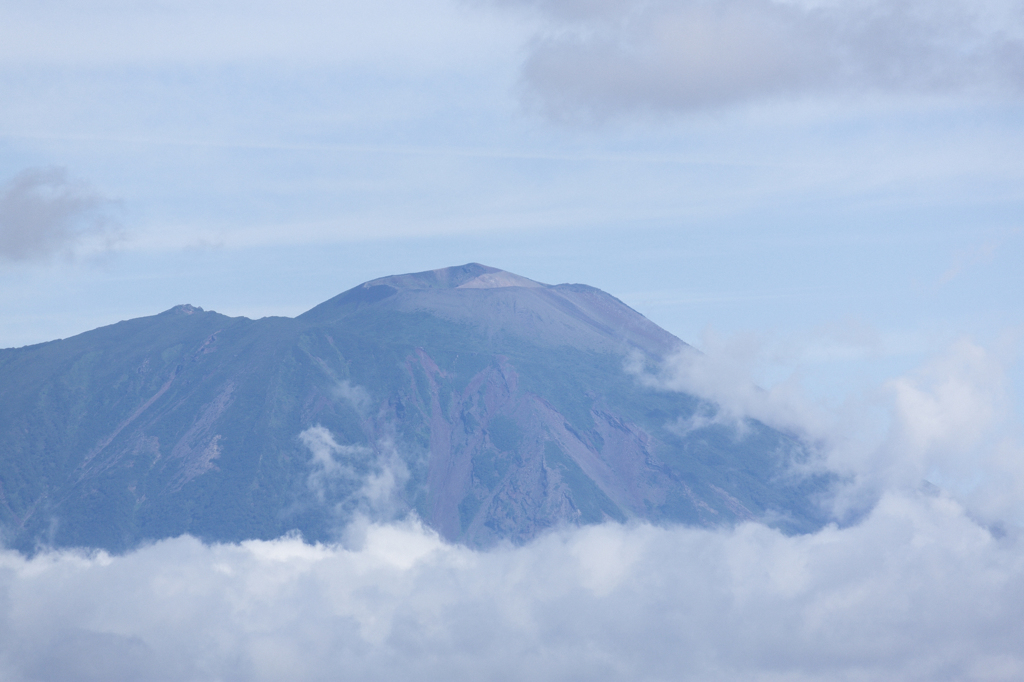 山肌くっきり岩手山