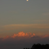 月と染まる雲