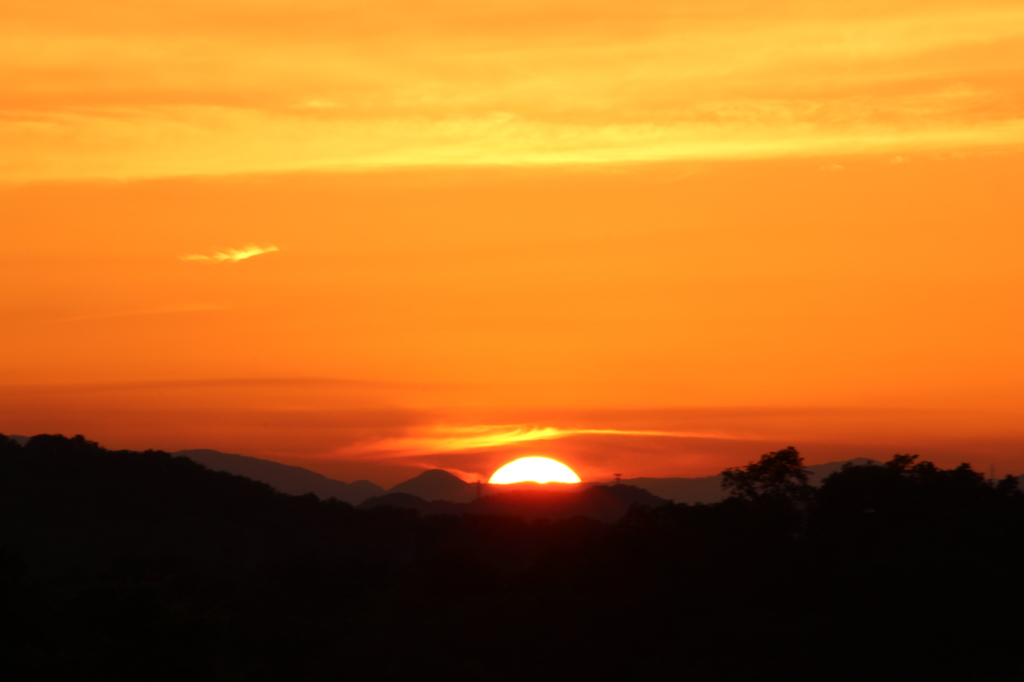 the glow of the sky at sunset