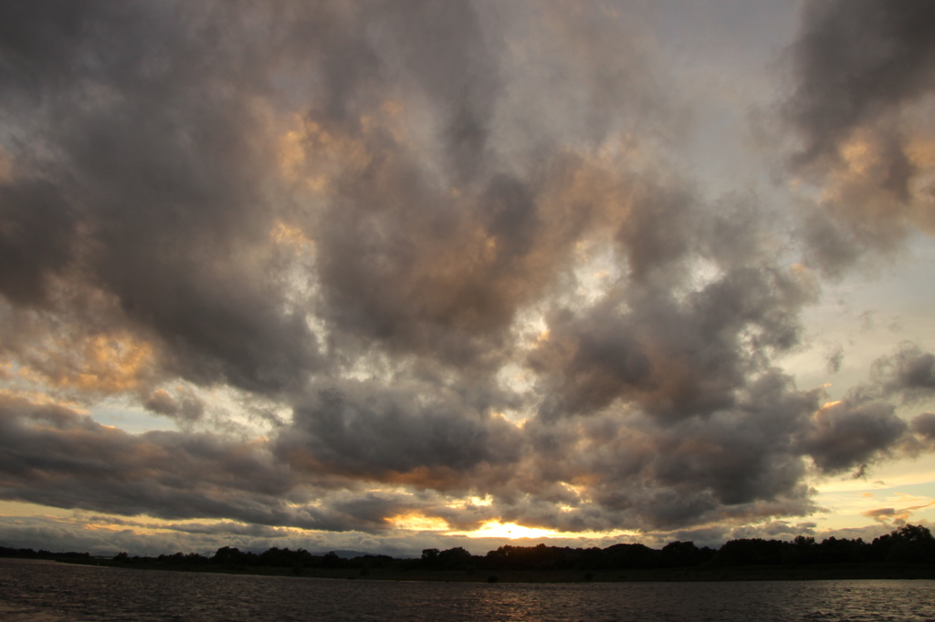 雲多き空