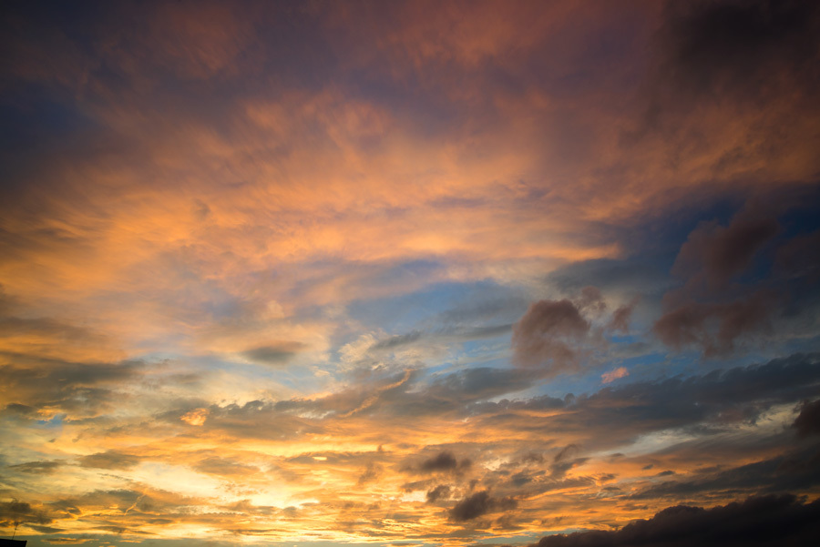 西の空オレンジソース、夕焼けチャイムと共に