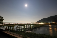 月の渡る橋