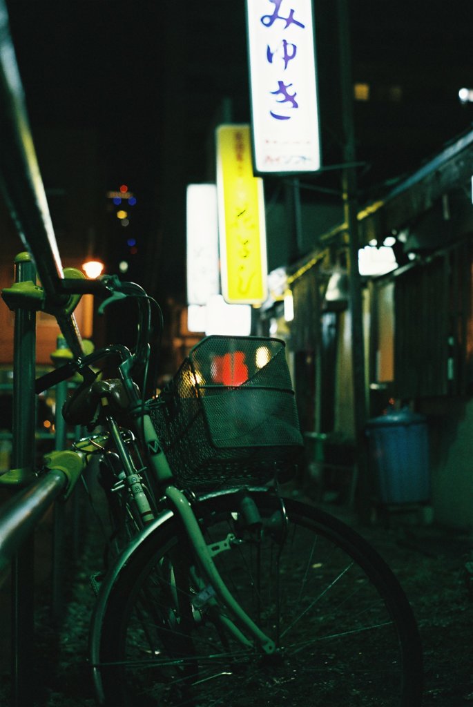 路地裏の自転車