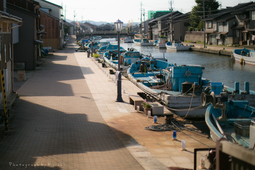 新湊内川のまちなみ