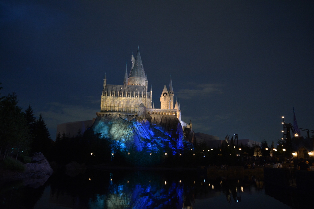 ライトアップされたホグワーツ城