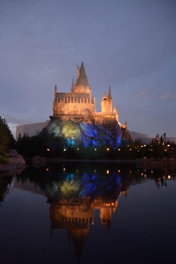 ライトアップされたホグワーツ城