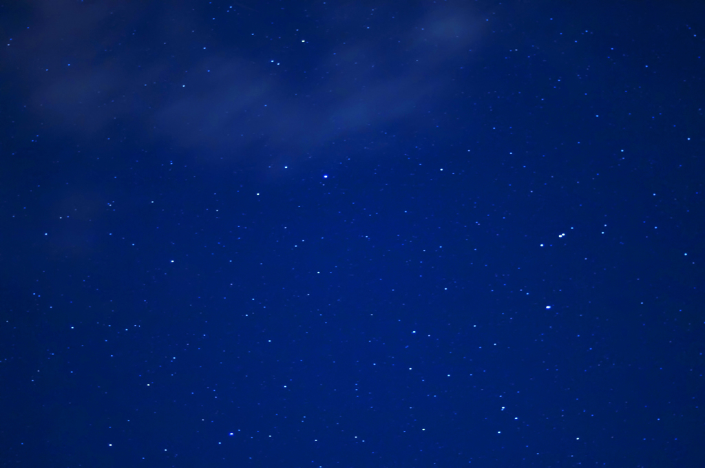 寂しいダムの上から星空を撮ってみた。