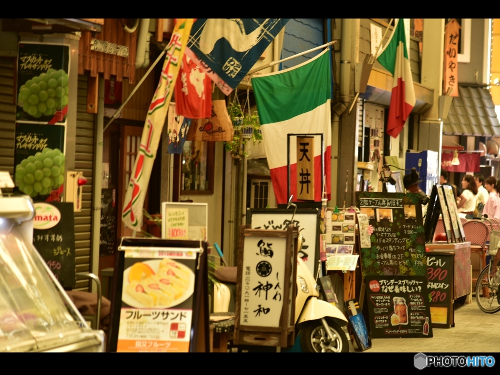 蛸食席（多国籍）な店並び。