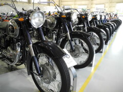 Kawasaki.MEGURO、黒服。