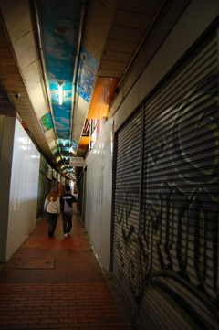 歴史街道（神戸市中央区元町高架通２）。