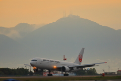 霞む函館山
